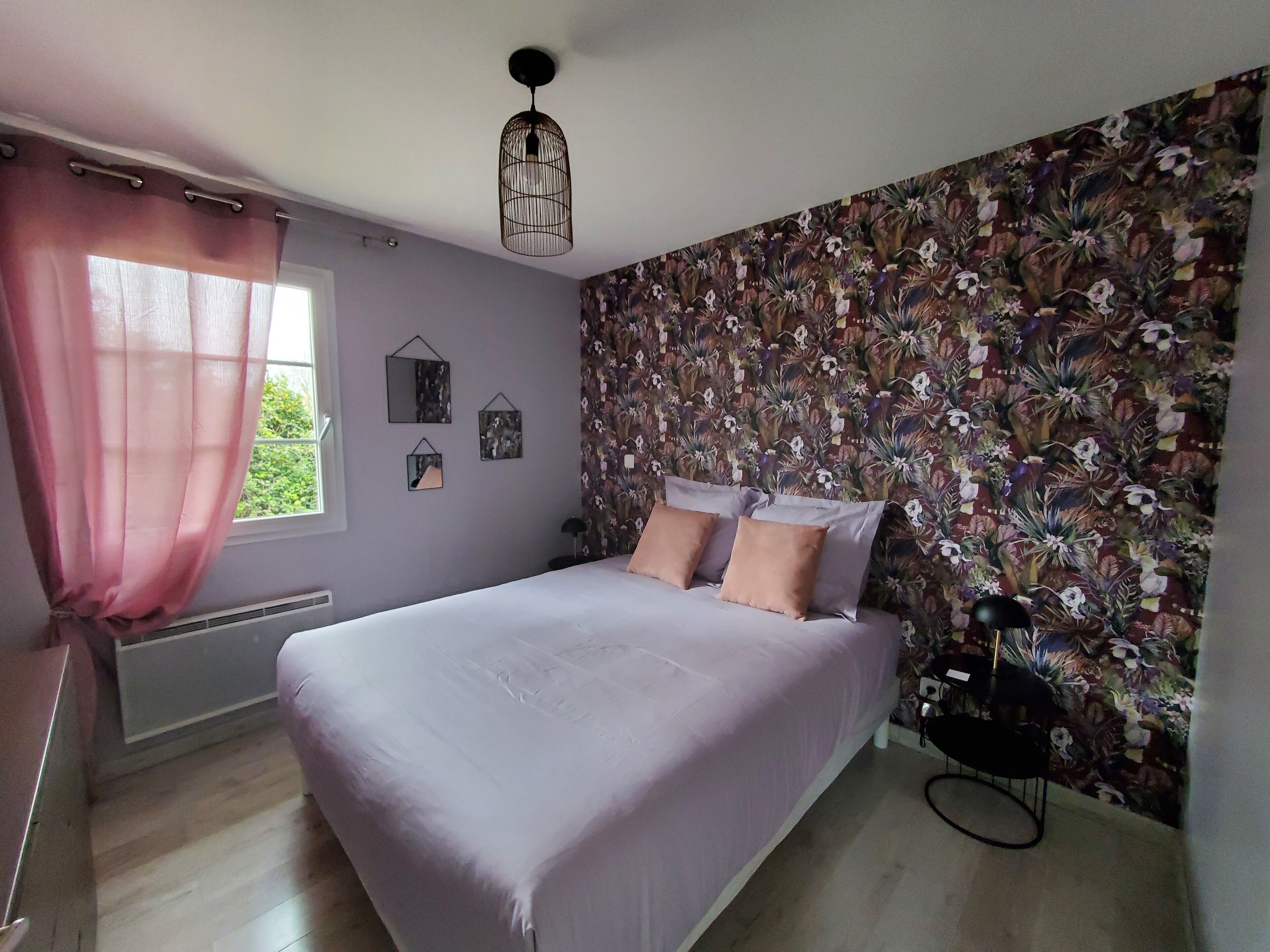 2 bedrooms, travel crib, free WiFi, bed sheets