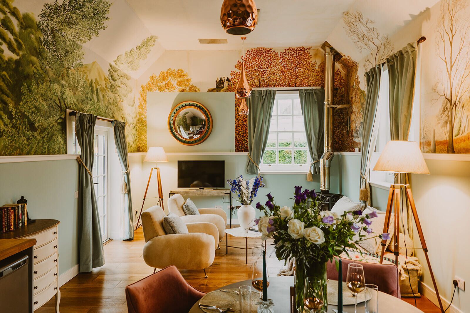 تلفزيون ذكي، مدفأة، كُتُب