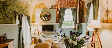 Smart-TV, peis og bøker