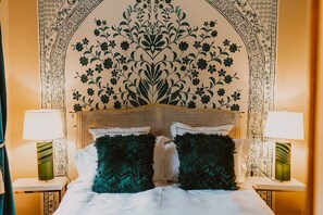 2 Schlafzimmer, Schreibtisch, Bügeleisen/Bügelbrett, Reisekinderbett