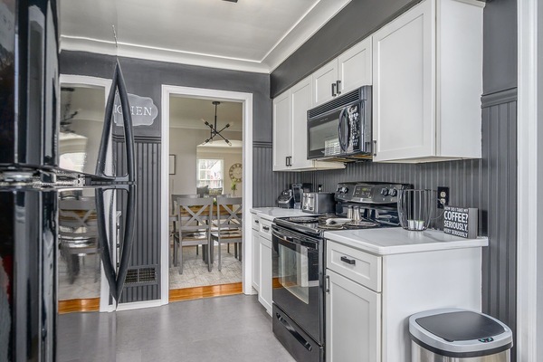 Réfrigérateur, micro-ondes, four, lave-vaisselle