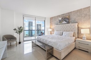 3 soverom, skrivebord, reiseseng for barn og wi-fi (inkludert)