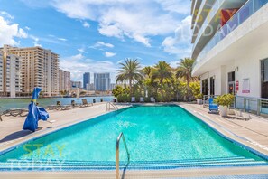 Piscine extérieure, piscine chauffée