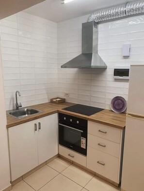 Fridge, microwave, oven, stovetop - Cozy & Tiny & Newly Renovated House (Aradippou)