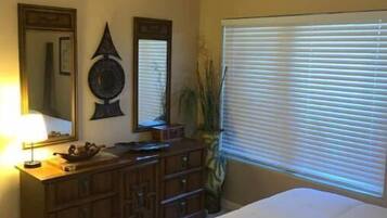 1 chambre, bureau, fer et planche à repasser, accès au Wi-Fi (inclus)