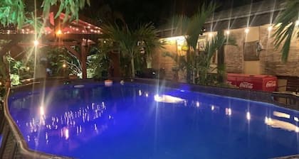 Captin' Joe's Tropical Palm Beach Hot Tub Hideaway