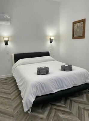 5 bedrooms, memory-foam beds, WiFi