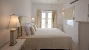 3 bedrooms, in-room safe, iron/ironing board, free WiFi - Close to beach. Peaceful location. Private pool. (St Mary's)