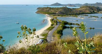 Close to beach. Peaceful location. Private pool.