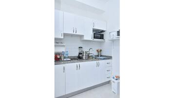 Kühlschrank, Kochgeschirr/Geschirr/Besteck