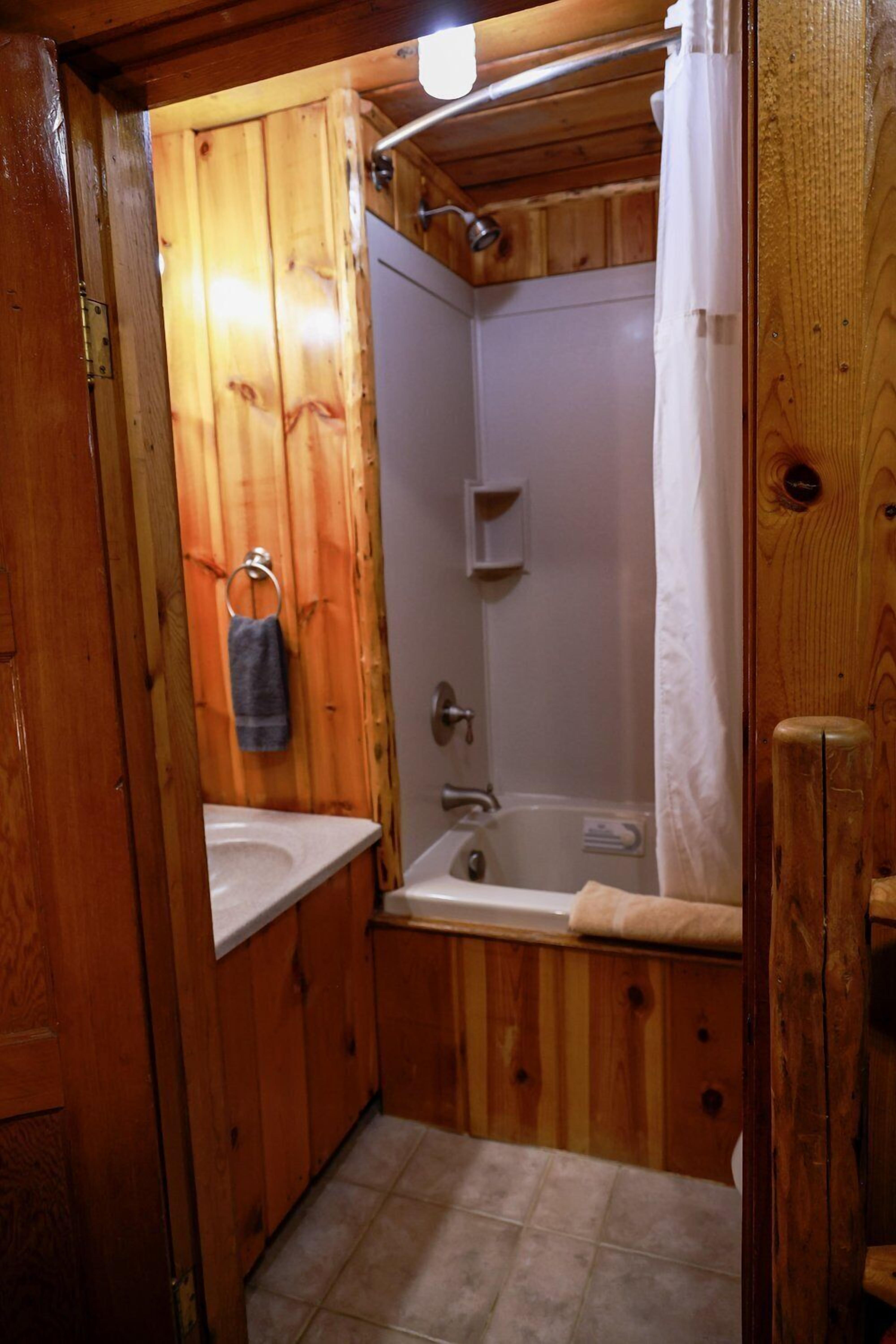 Cabane, 1 grand lit | Salle de bain