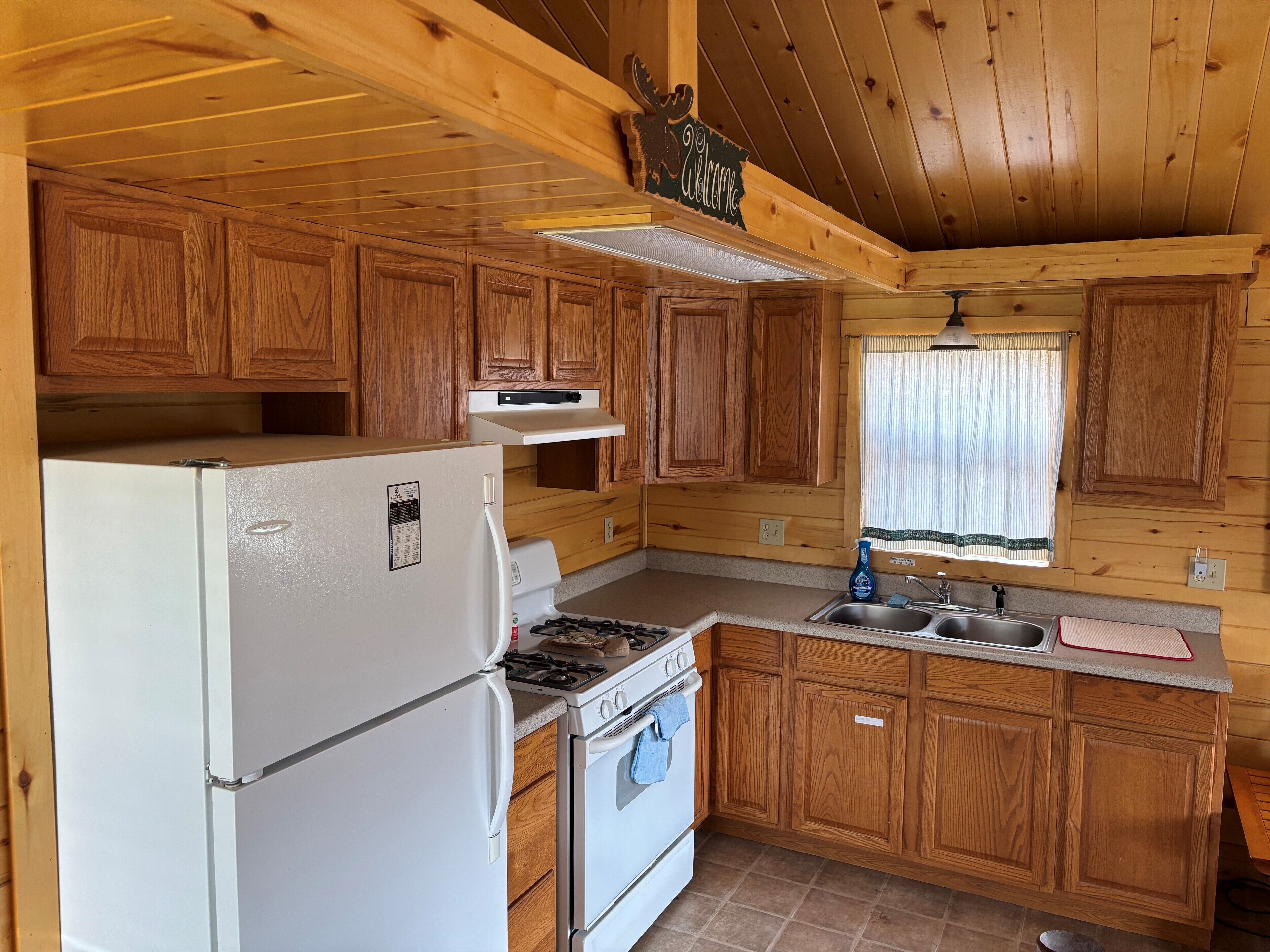 Cabin | Living area | 32-inch flat-screen TV with satellite channels, TV