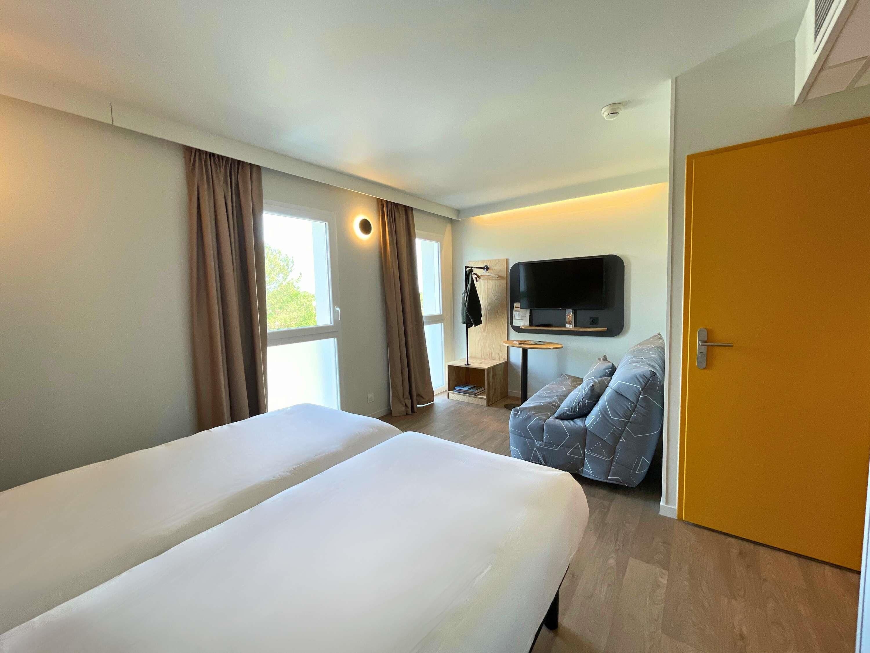 Room (Tribu. 4 people) | Soundproofing, WiFi (free), bed sheets
