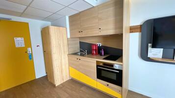 Room (Long stay. 2 people) | Soundproofing, free WiFi, bed sheets