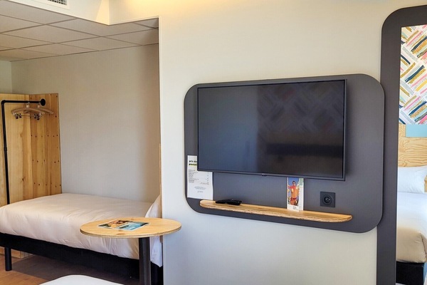 Room, Multiple Beds (Tribu) | Soundproofing, WiFi (free), bed sheets
