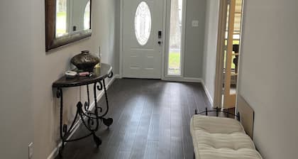 Gigi’s Cottage!! Beautiful House Near Kemah and Johnson's Space Center. It's