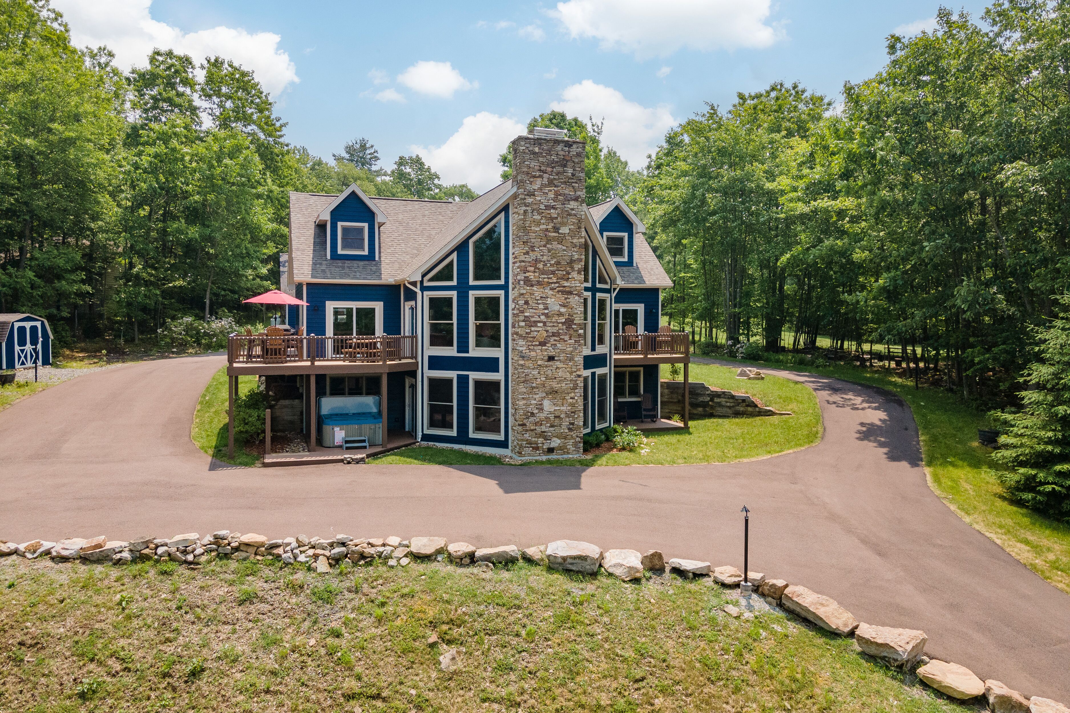 New! Chubby Chipmunk: Lake Access, Fire Pit, Hot Tub, Gas Fireplace!