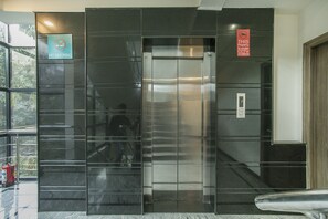 Lift - OYO Rooms Indiranagar Old Airport Road (Bengaluru)