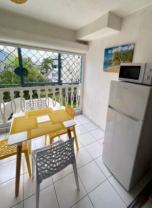 Dining - Sunny Blue Lagoon Studio with Swimming Pool and Independent Entrance (Le Gosier)