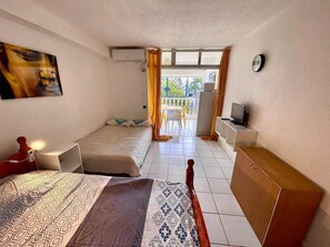 1 bedroom, iron/ironing board, free WiFi, bed sheets - Sunny Blue Lagoon Studio with Swimming Pool and Independent Entrance (Le Gosier)
