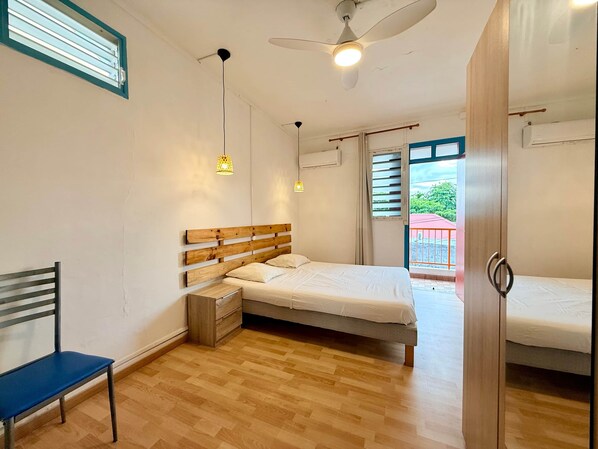 1 chambre, fer et planche à repasser, Wi-Fi gratuit, draps fournis