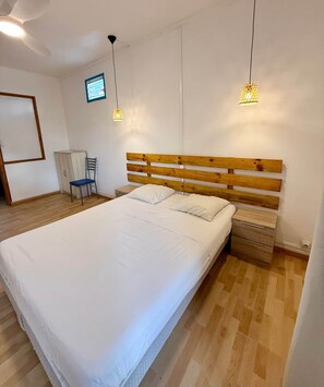 1 chambre, fer et planche à repasser, accès au Wi-Fi (inclus)