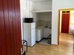 Fridge, microwave, coffee/tea maker, cookware/dishes/utensils