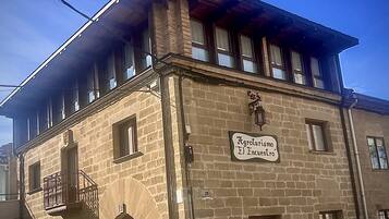 Façana frontal de l'allotjament