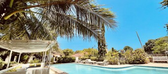 Elna's Haven - 4BR All ensuite villa in a private compound. Wifi, Swimming Pool