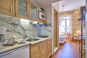 Fridge, microwave, stovetop, coffee/tea maker