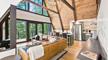 Smart TV, chimenea, videojuegos y futbolito