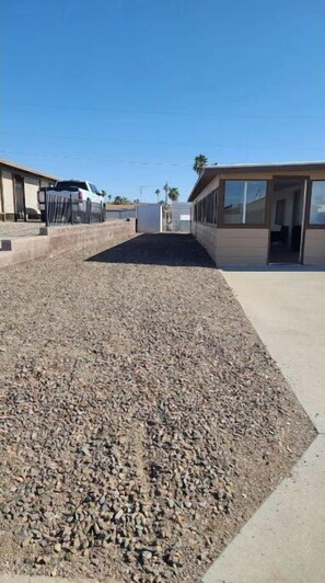 Property grounds - Super cute place at Lake Havasu! (Lake Havasu City)