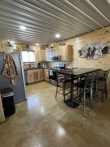 Country Cabin with Jacuzzi Tub Near Blue Springs Ranch