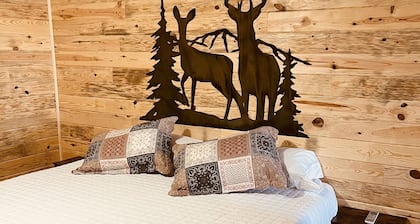 Country Cabin with Jacuzzi Tub Near Blue Springs Ranch