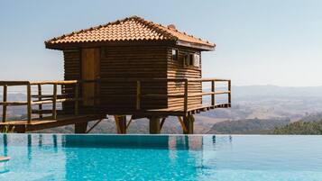 Cabana Suspensa Pouso da Águia | Kannettavalle tietokoneelle sopiva työtila, silitysrauta/-lauta