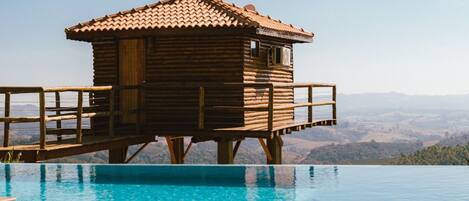 Cabana Suspensa Pouso da Águia | Laptop workspace, iron/ironing board, travel crib, free WiFi