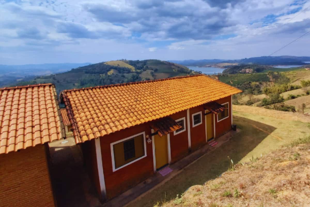 Chalé Casal Sem Vista | 1 camera, culla da viaggio, Wi-Fi gratuito, lenzuola