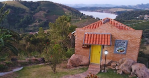 Casa das Pedras | Laptopgeeigneter Arbeitsplatz, Bügeleisen/Bügelbrett, Reisekinderbett