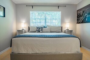 3 bedrooms, desk, iron/ironing board, travel crib