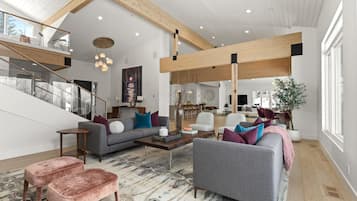 Studio (6 Bedrooms) | Wohnzimmer | Fernseher, Kamin