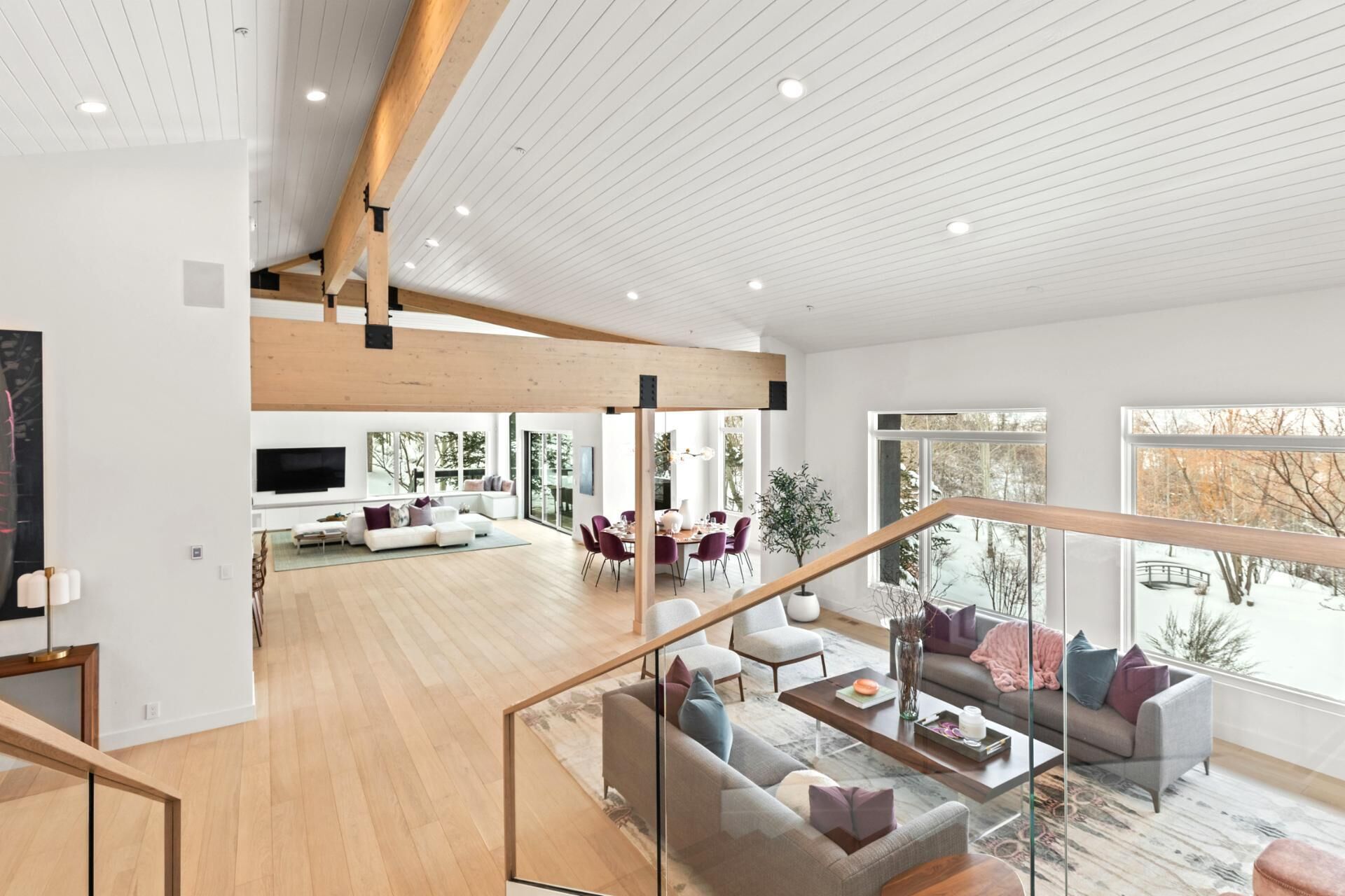 Studio (6 Bedrooms) | Living room | TV, fireplace