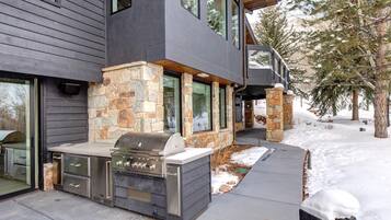 Studio (6 Bedrooms) | BBQ/picnic Area