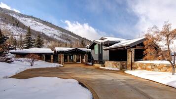 Studio (6 Bedrooms) | Property entrance