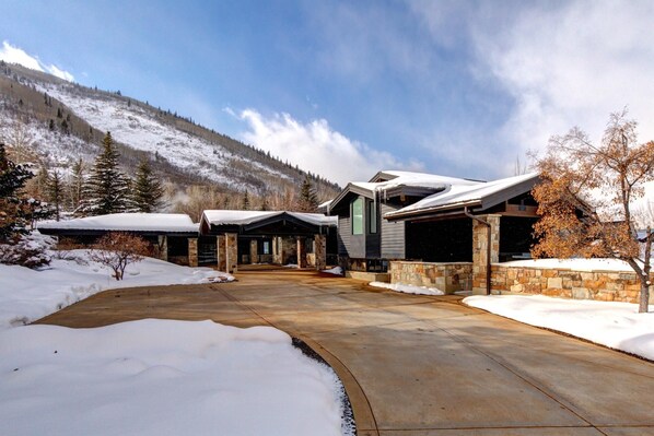 Estudio (6 Bedrooms) | Entrada de la propiedad