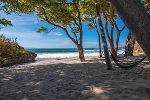 Chaise longue, serviettes de plage