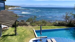 A pool with a view of the ocean and mountains. - Ocean front house Punta de Mita (Punta de Mita)