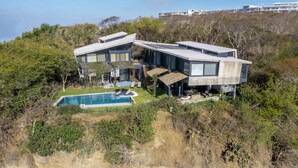 A modern house with a swimming pool, large windows, and a patio area. - Ocean front house Punta de Mita (Punta de Mita)