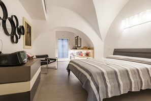 2 bedrooms, bed sheets