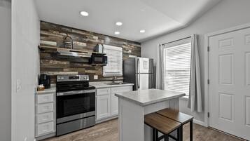 Fridge, microwave, oven, stovetop