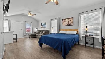 Iron/ironing board, bed sheets